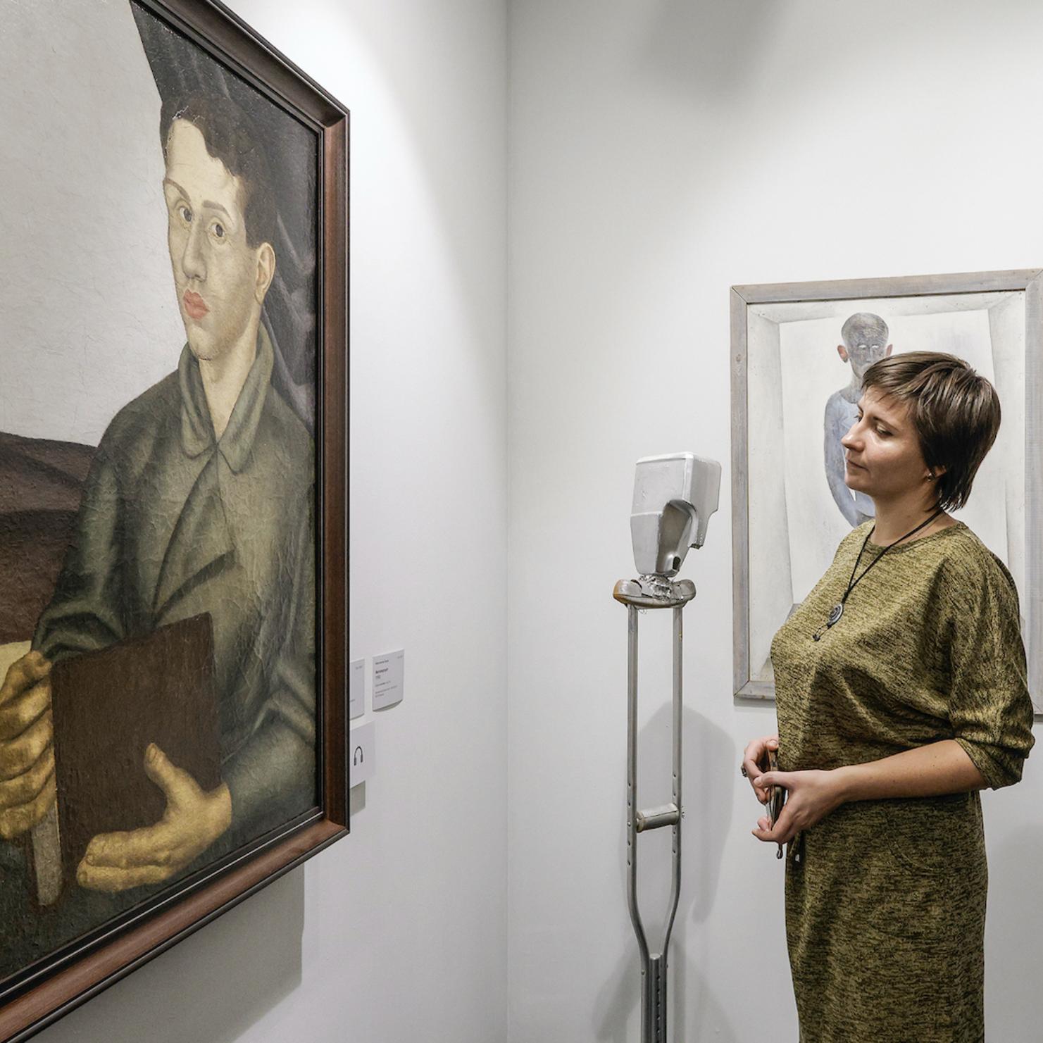 Экскурсия по выставке «Человек-Жизнь-Вселенная. Контраст сопоставлений»