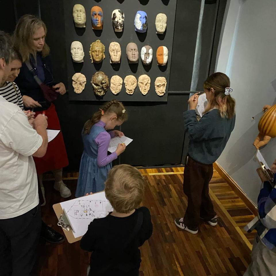 Экскурсия-игра для детей «В поисках главного героя: новогодние фрагменты эпох»