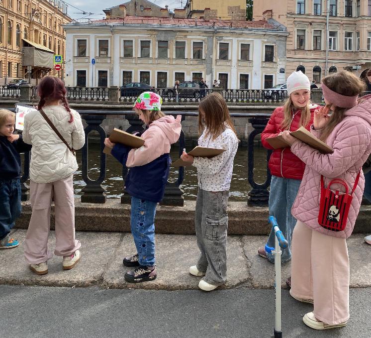 Детская прогулка-исследование «Застывшие истории города»