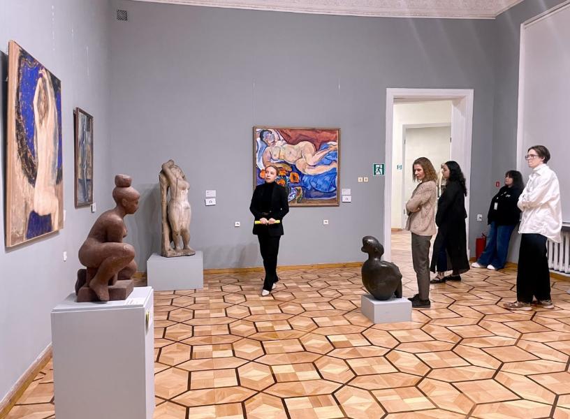 Кураторская экскурсия по выставке «Фрагменты эпох» из коллекции МИСП 