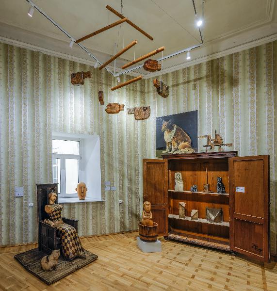 Экскурсия по выставке «Фрагменты эпох» из коллекции МИСП для посетителей серебряного возраста