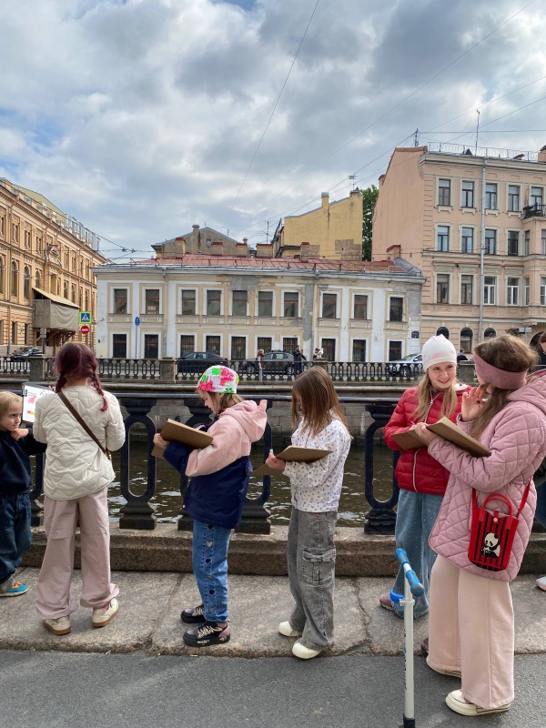 Детская прогулка-исследование «Застывшие истории города»