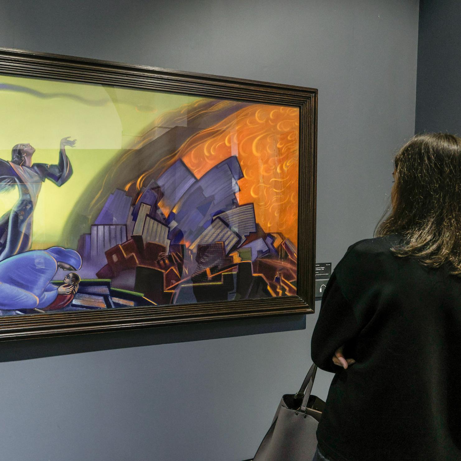 Авторская экскурсия по двум выставкам: «Фрагменты эпох» и «Человек-жизнь-вселенная. Контраст сопоставлений»