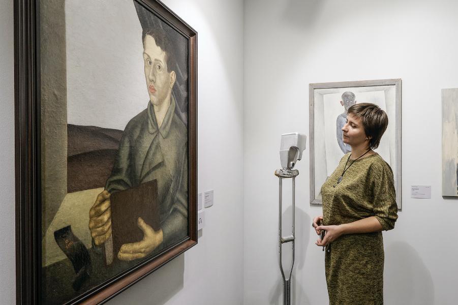 Экскурсия по выставке «Человек-жизнь-вселенная. Контраст сопоставлений»