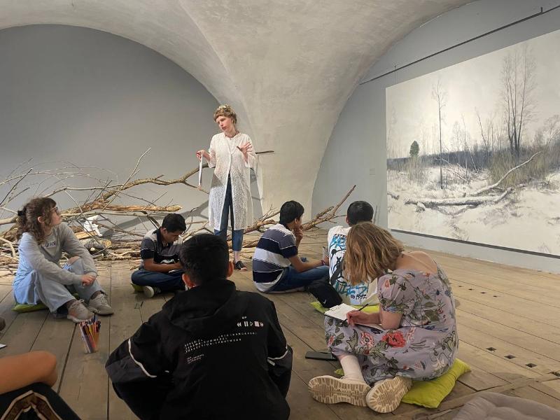 АРТ-МЕДИАЦИИ ПО ВЫСТАВКЕ ЕГОРА ПЛОТНИКОВА «ДАЛЬНИЙ ЛЕС» ДЛЯ ДЕТЕЙ ИЗ ЛЕТНЕГО ЛАГЕРЯ ФОНДА «ДЕТИ ПЕТЕРБУРГА».