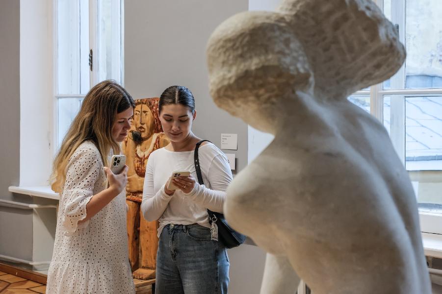 Арт-медиация «Антиклассика» по выставке «Фрагменты эпох» из коллекции МИСП