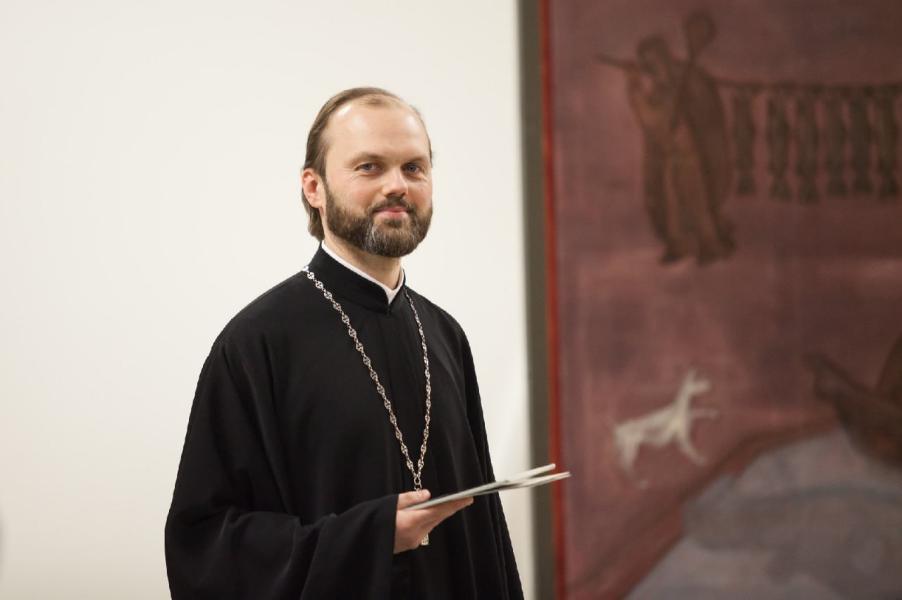 Авторская экскурсия «Ракурс» с иереем Илией Макаровым по выставке «Человек-жизнь-вселенная. Контраст сопоставлений»