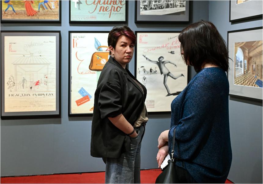 Экскурсия по выставке «Николай Акимов и ученики» для посетителей серебряного возраста