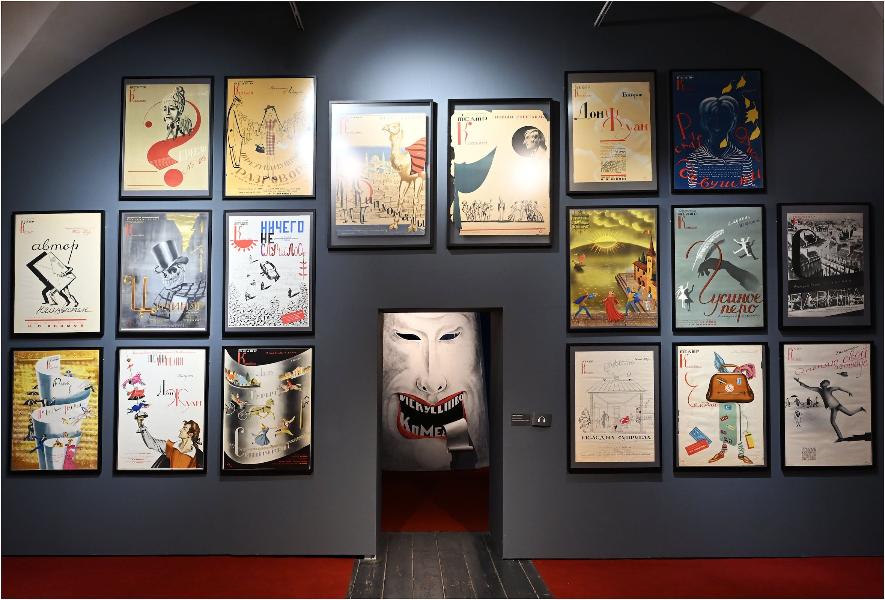 Арт-медиация «Театр» по выставке «Николай Акимов и ученики» для посетителей серебряного возраста