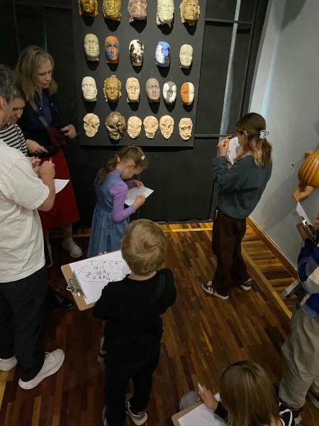 Экскурсия-игра для детей «В поисках главного героя: новогодние фрагменты эпох»