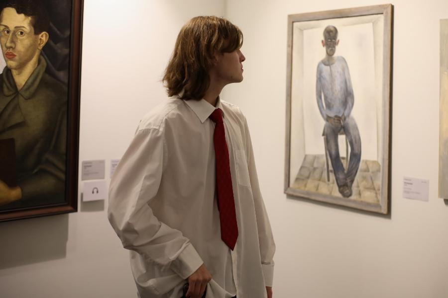 Экскурсия по выставке «Человек-жизнь-вселенная. Контраст сопоставлений»