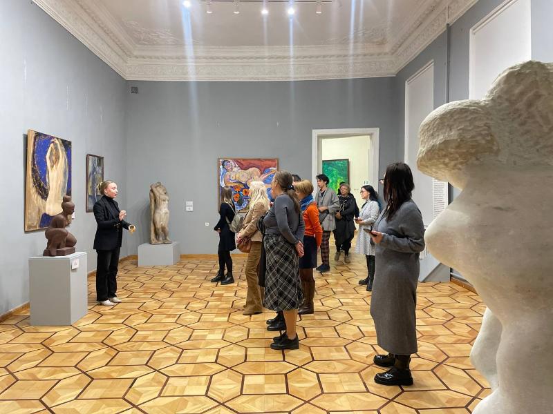Кураторская экскурсия по выставке «Фрагменты эпох» из коллекции МИСП 