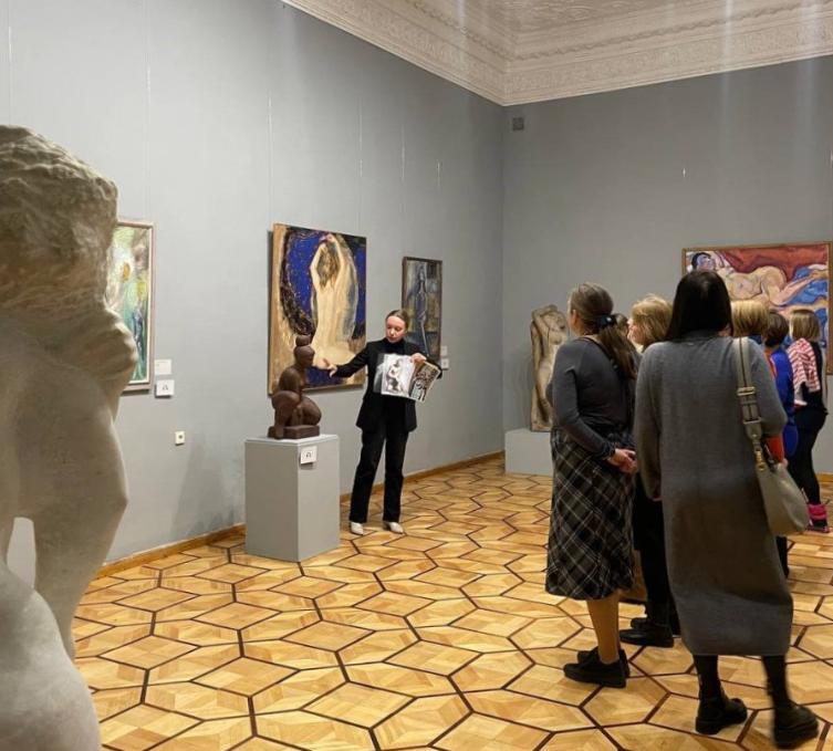 Кураторская экскурсия по выставке «Фрагменты эпох»