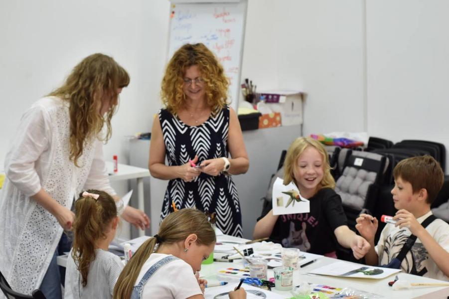 Праздничное занятие для детей ко дню 8 марта и мастер-класс из цикла «Азбука Петербуржца» | «Девочки, изменившие город» 