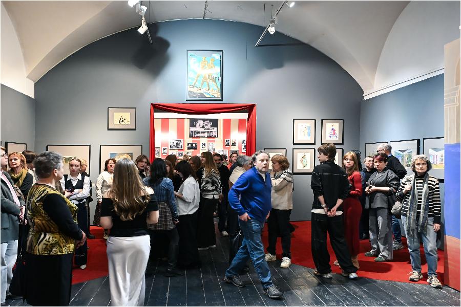 Квест «Неладно что-то в Датском королевстве» по выставке «Николай Акимов и ученики» 