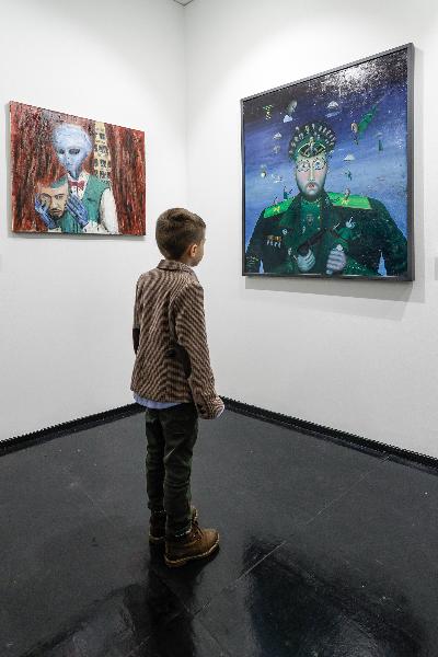 Экскурсия по выставке «Человек-жизнь-вселенная. Контраст сопоставлений»