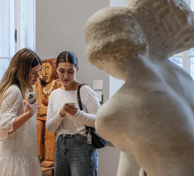 Арт-медиация «Антиклассика» по выставке «Фрагменты эпох» из коллекции МИСП