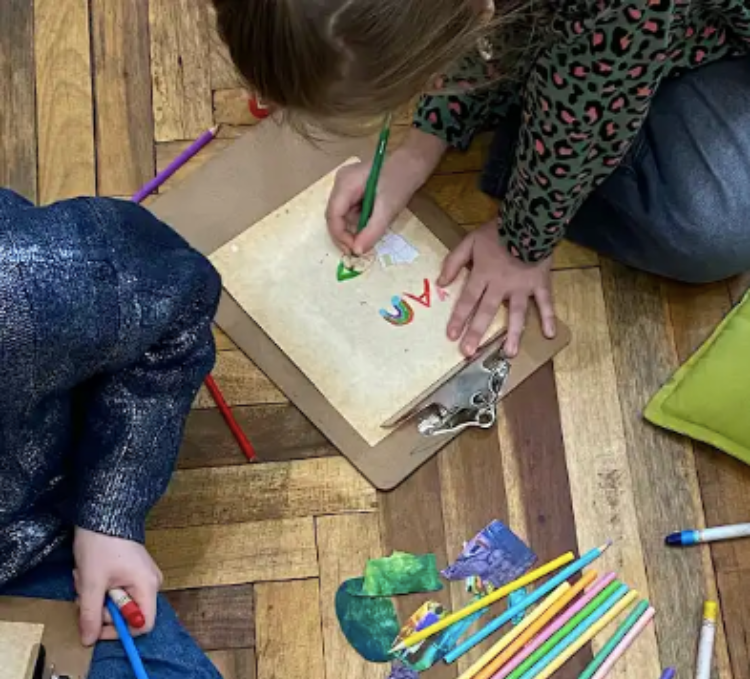 Экскурсия-игра для детей «В поисках главного героя: новогодние фрагменты эпох»