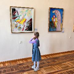 Детская медиация по выставке «Человек-Жизнь-Вселенная. Контраст сопоставлений»