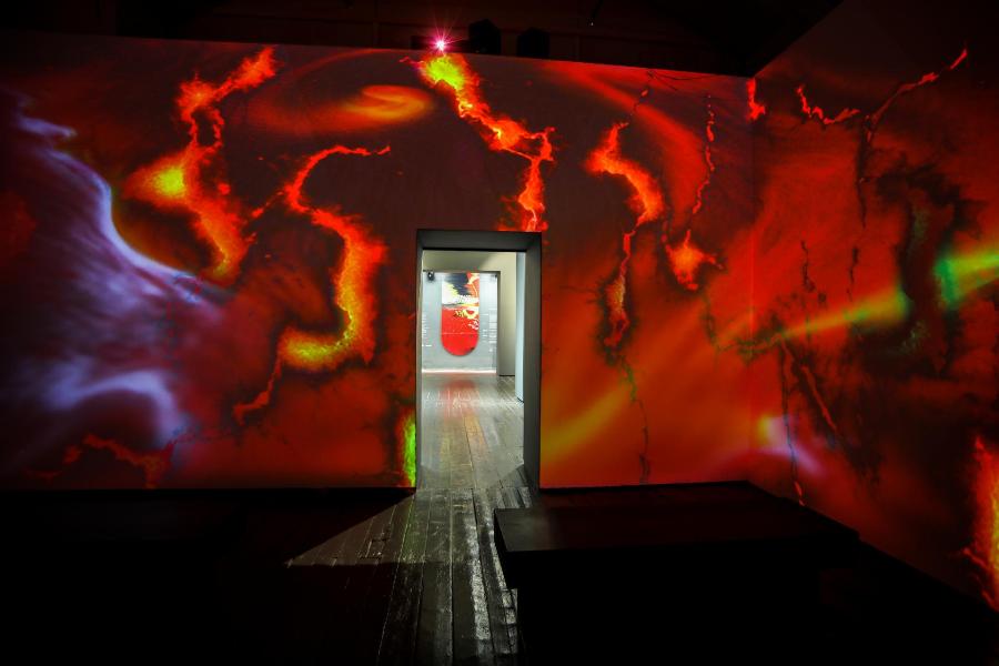 Кураторская экскурсия с Руфиной Амирхановой по выставке «Человек-жизнь-вселенная. Контраст сопоставлений»