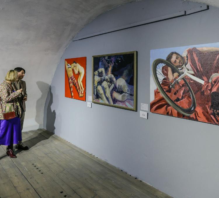 Экскурсия по выставке «Человек-жизнь-вселенная. Контраст сопоставлений» для посетителей серебряного возраста