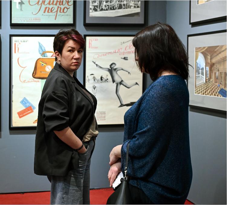 Экскурсия по выставке «Николай Акимов и ученики» для посетителей серебряного возраста