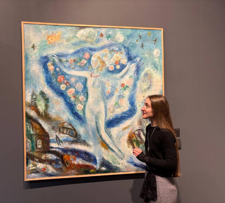 Экскурсия по выставке «Человек-жизнь-вселенная. Контраст сопоставлений» для посетителей серебряного возраста