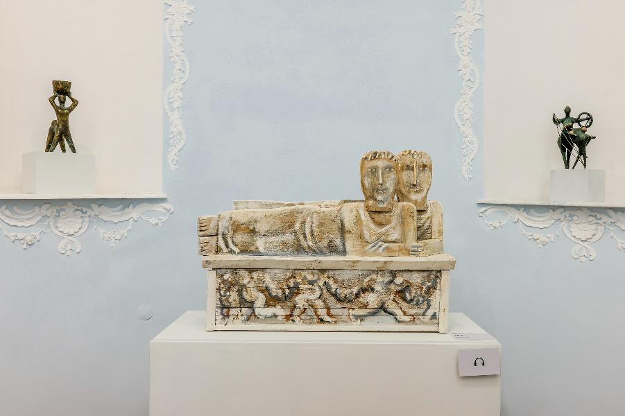 Экскурсия по выставке «Фрагменты эпох» из коллекции МИСП для посетителей серебряного возраста