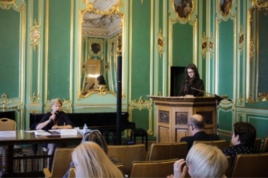 Хранитель музейных предметов МИСП Анастасия Моторина выступила с докладом в Российском институте истории искусств